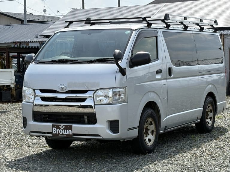 トヨタ　ハイエースバン