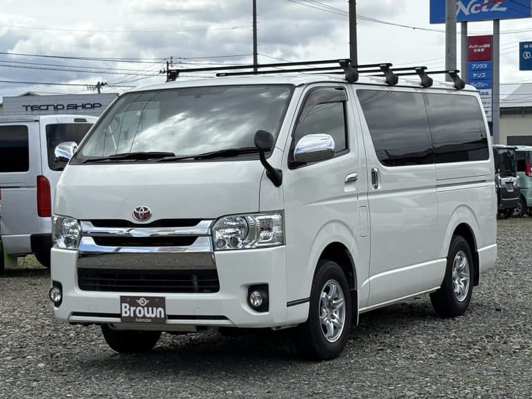 トヨタ　ハイエースバン