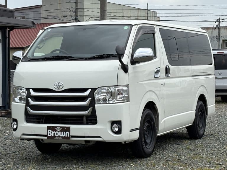 トヨタ　ハイエースバン