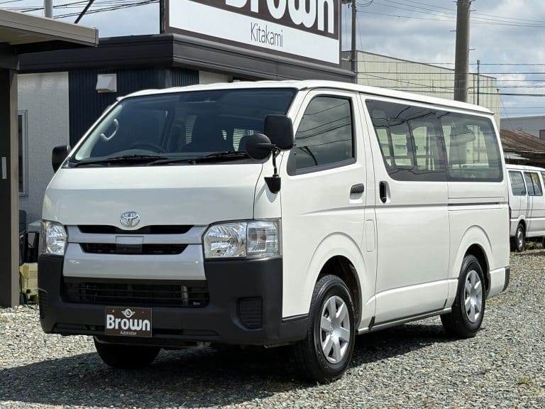 トヨタ　ハイエースバン