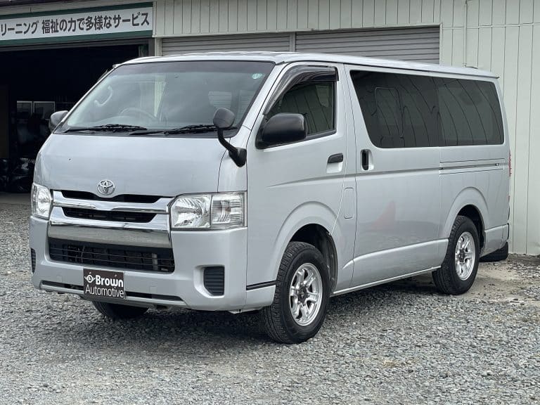 トヨタ　ハイエースバン