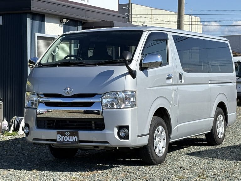 トヨタ　ハイエースバン